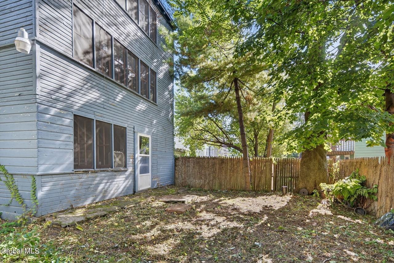 154 Jefferson St - Photo 6 of 14