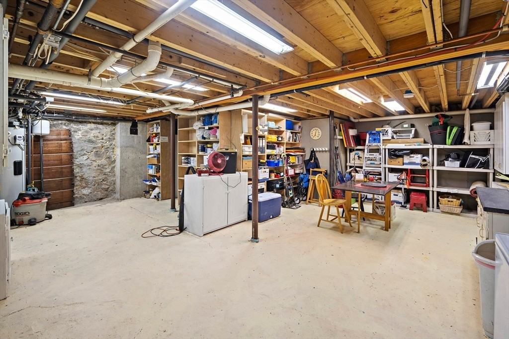 33 Lombard Rd - Photo 4 of 20
