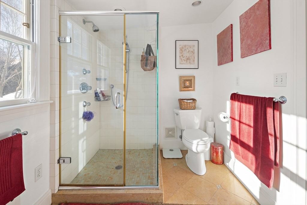 33 Lombard Rd - Photo 5 of 20