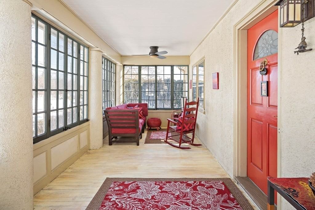 33 Lombard Rd - Photo 6 of 20