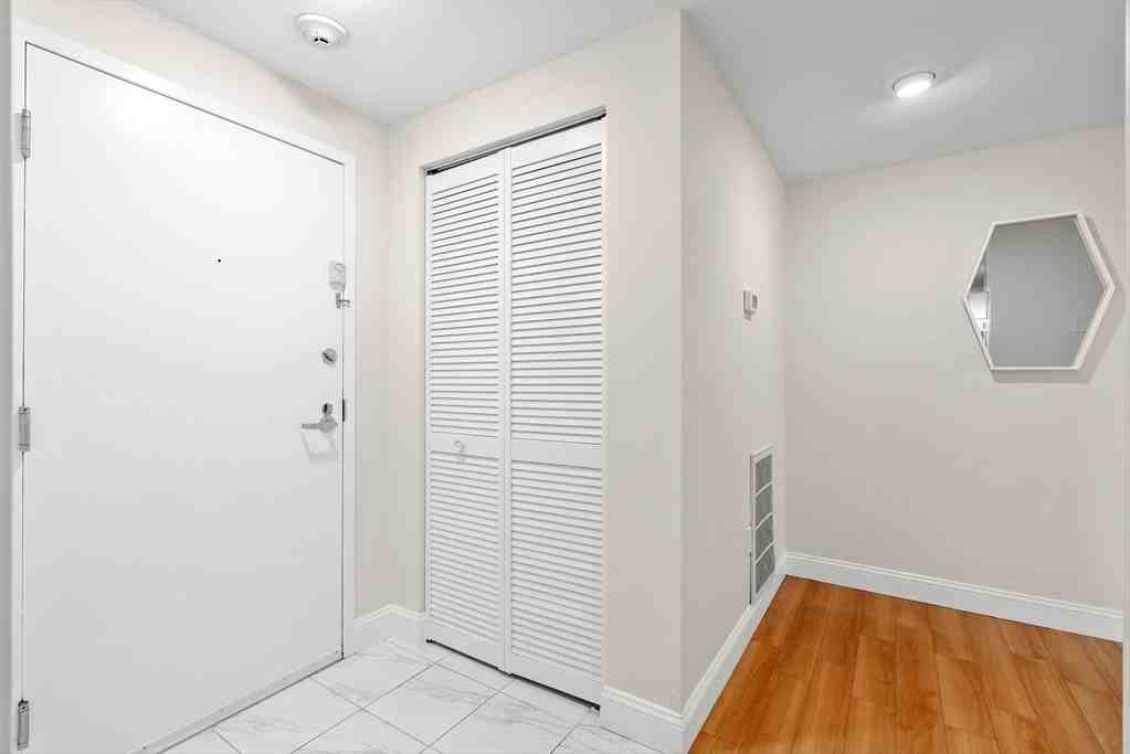 1 Watermill Pl - Photo 3 of 15