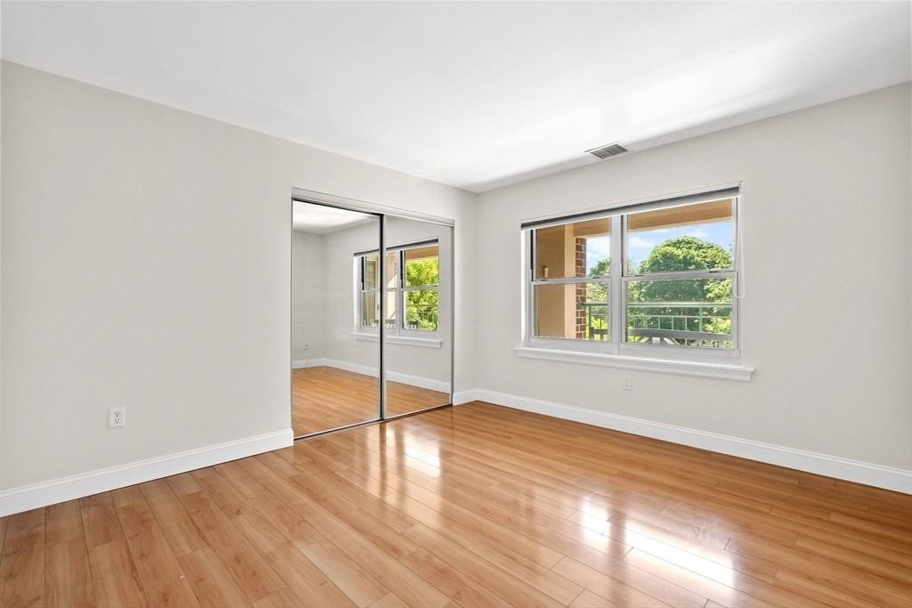 1 Watermill Pl - Photo 5 of 15