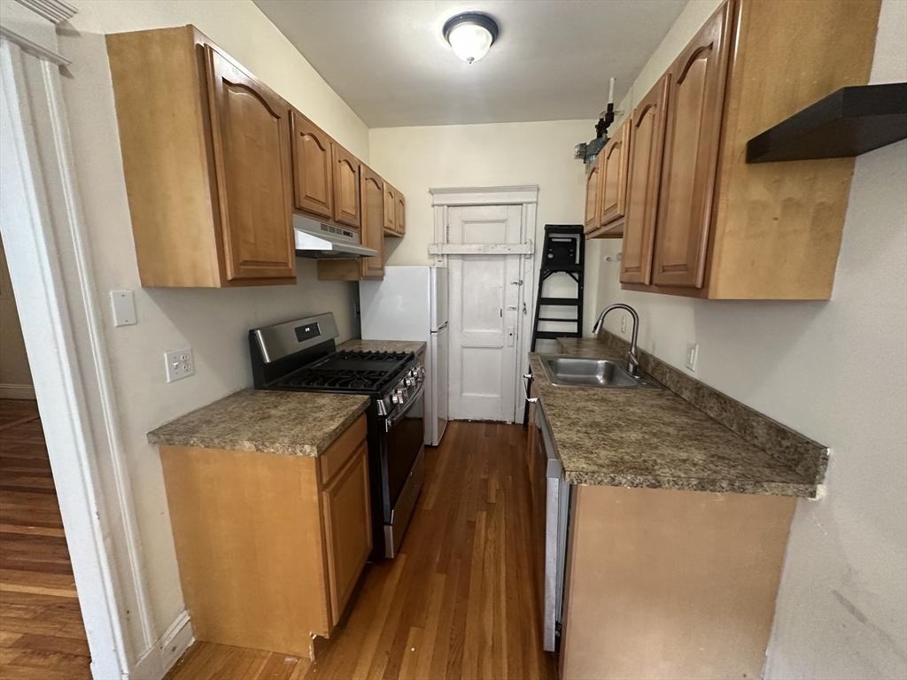 1641 Commonwealth Ave - Photo 4 of 8