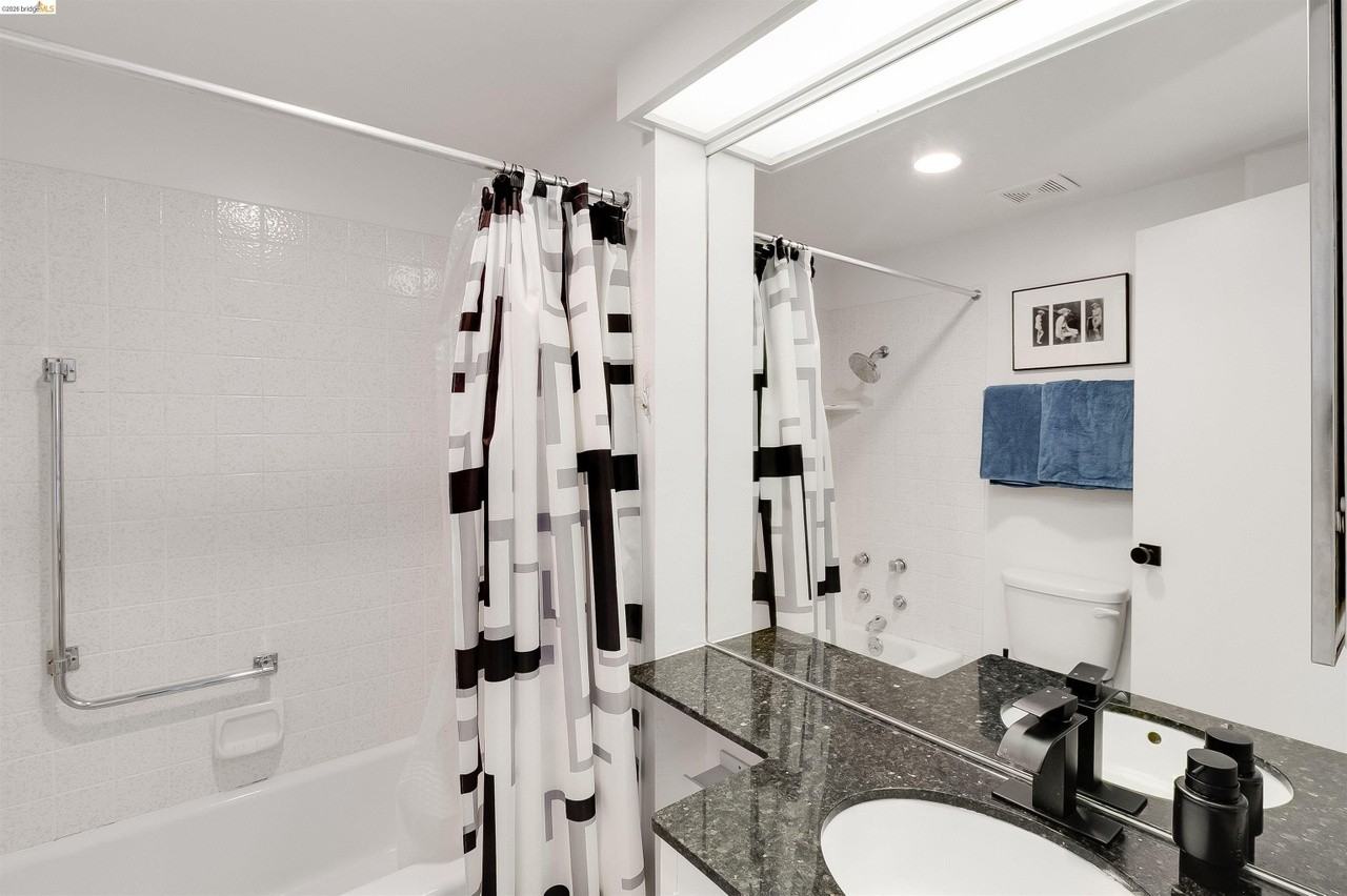 2550 Dana St #5F - Photo 3 of 15