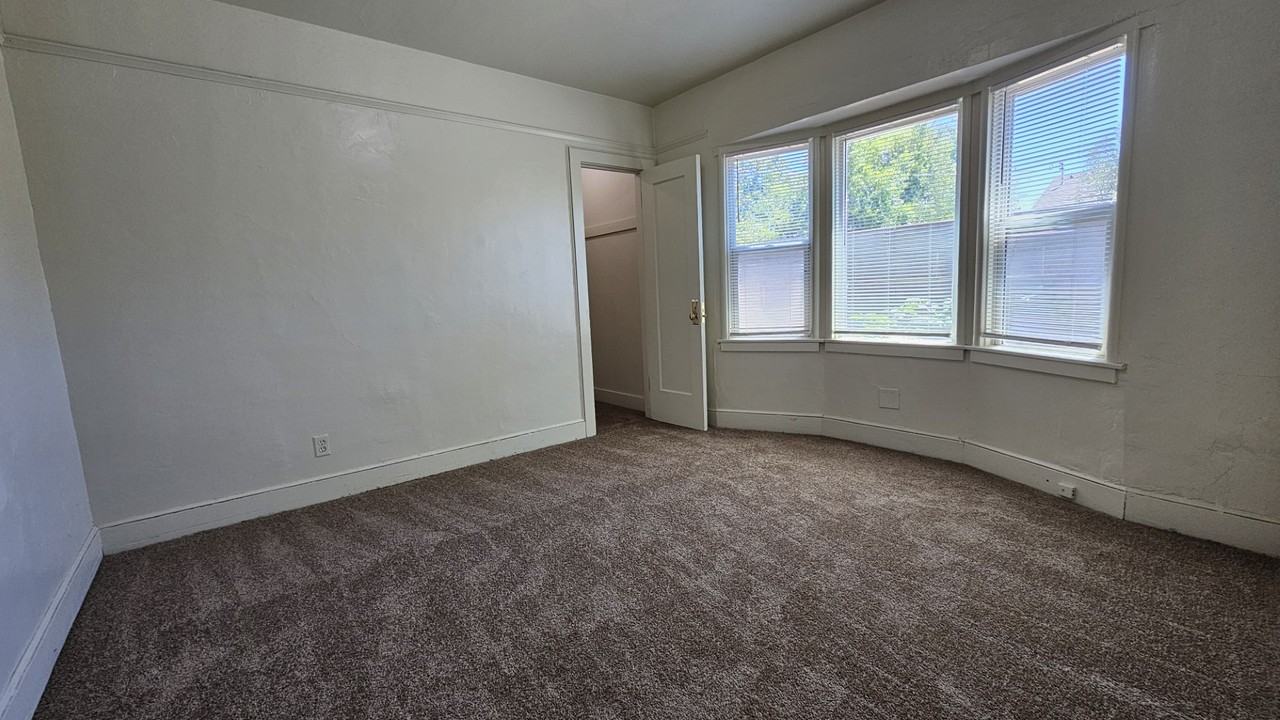3803 40th St - Photo 5 of 7