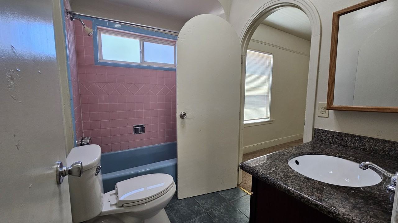 3803 40th St - Photo 6 of 7