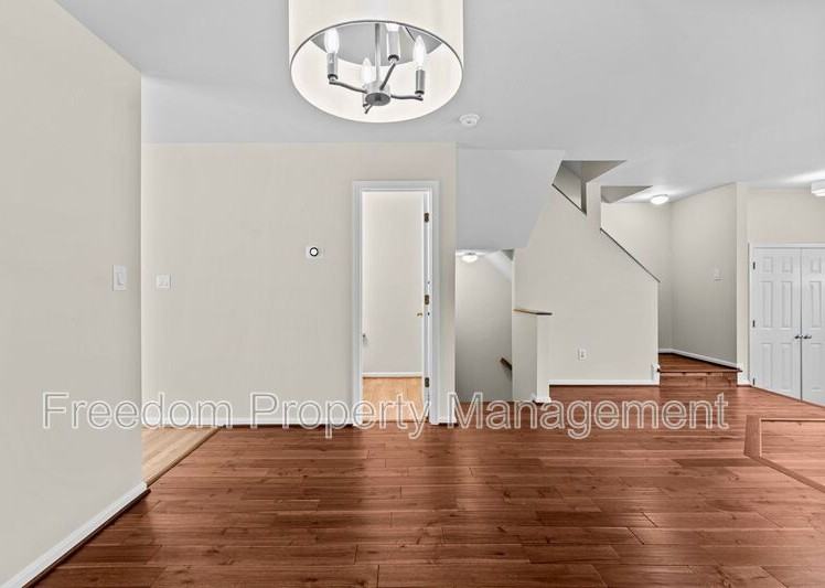 8644 Sanderling Dr - Photo 5 of 50