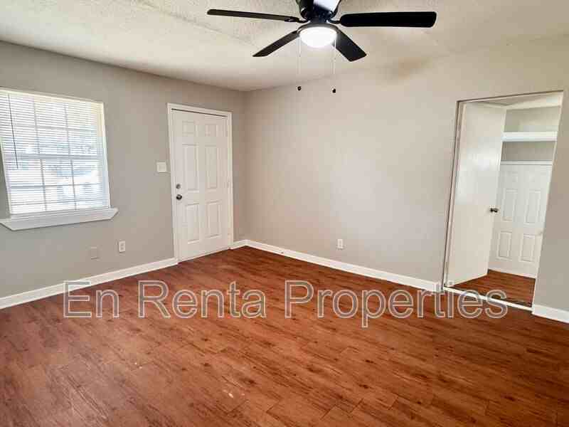 2818 Nw 31st St - Photo 4 of 22