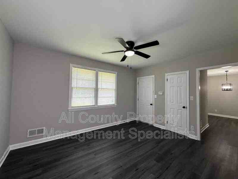 1013 Pinelane Rd - Photo 2 of 11