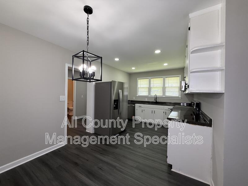 1013 Pinelane Rd - Photo 3 of 11