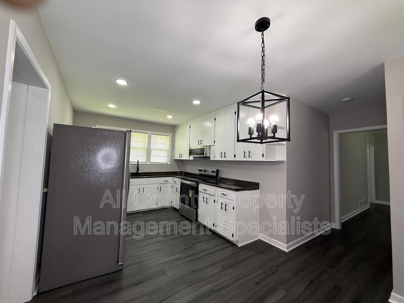 1013 Pinelane Rd - Photo 4 of 11