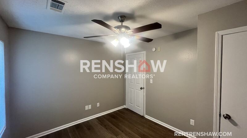 1056 Patton St - Photo 6 of 16
