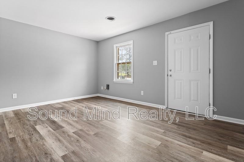 2600 Mallard Ct - Photo 4 of 15