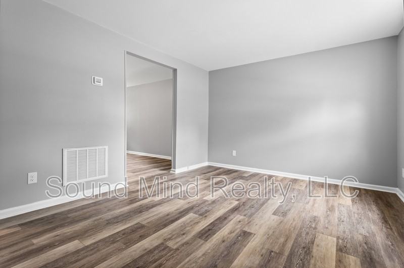 1401 Sportsman Trl - Photo 2 of 14