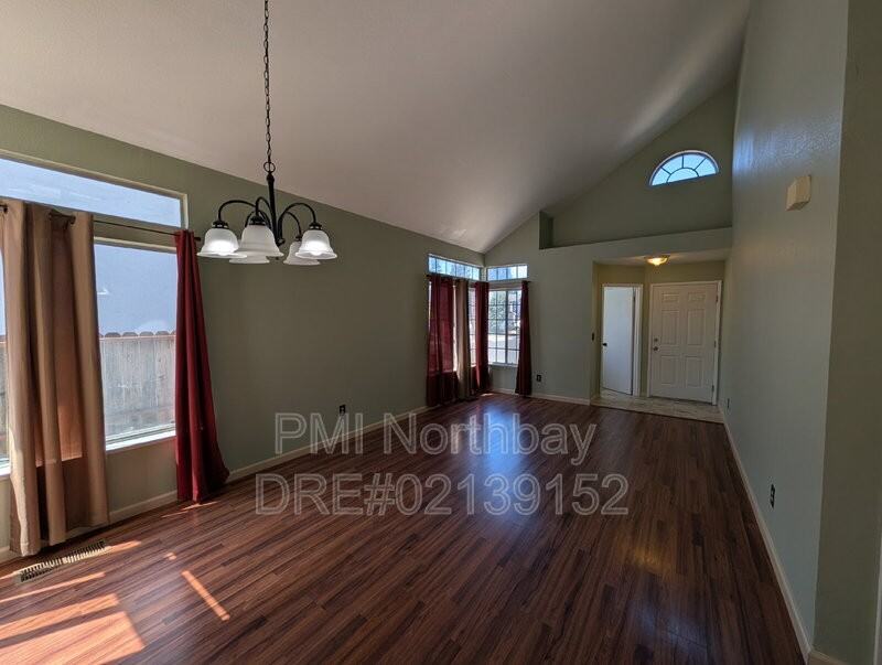 317 Ridgecrest Cir - Photo 3 of 23