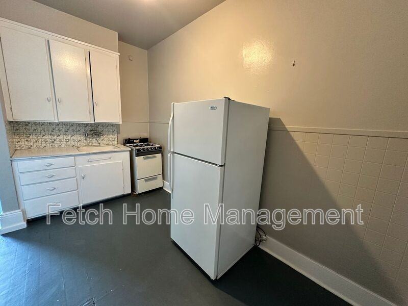 115 S 10th St #3 - Photo 5 of 20