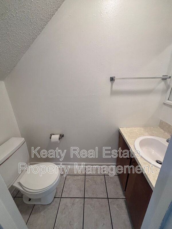 125 Country Ln Apt A - Photo 4 of 8