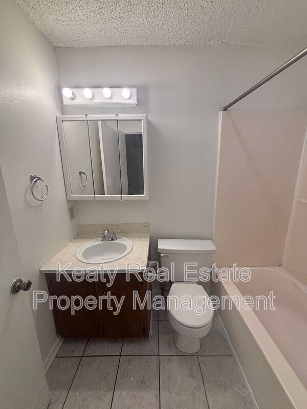 125 Country Ln Apt A - Photo 7 of 8