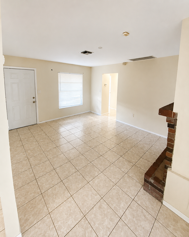 2985 Saint Charles St - Photo 4 of 17