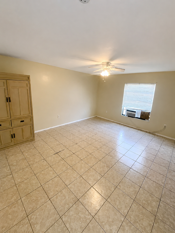 2985 Saint Charles St - Photo 5 of 17