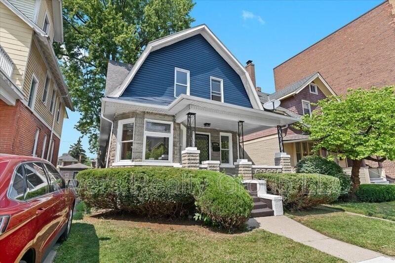 1174 Seward St - Photo 2 of 10