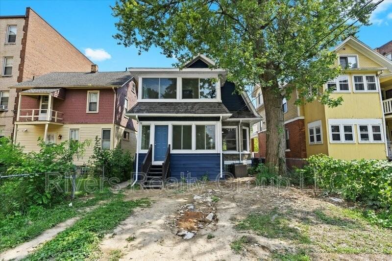 1174 Seward St - Photo 3 of 10