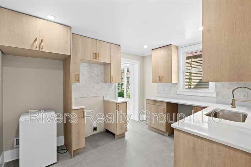 1174 Seward St - Photo 6 of 10
