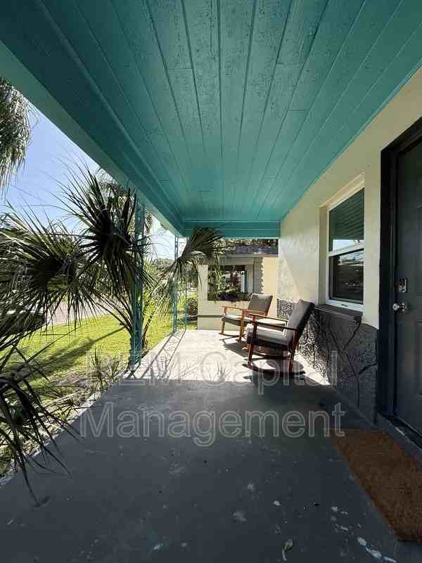 300 30th Ave N #A - Photo 2 of 9