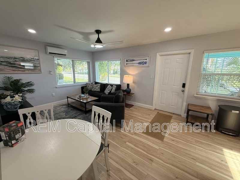 300 30th Ave N #A - Photo 4 of 9