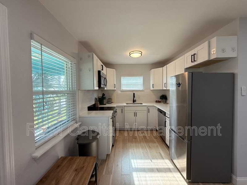 300 30th Ave N #A - Photo 5 of 9