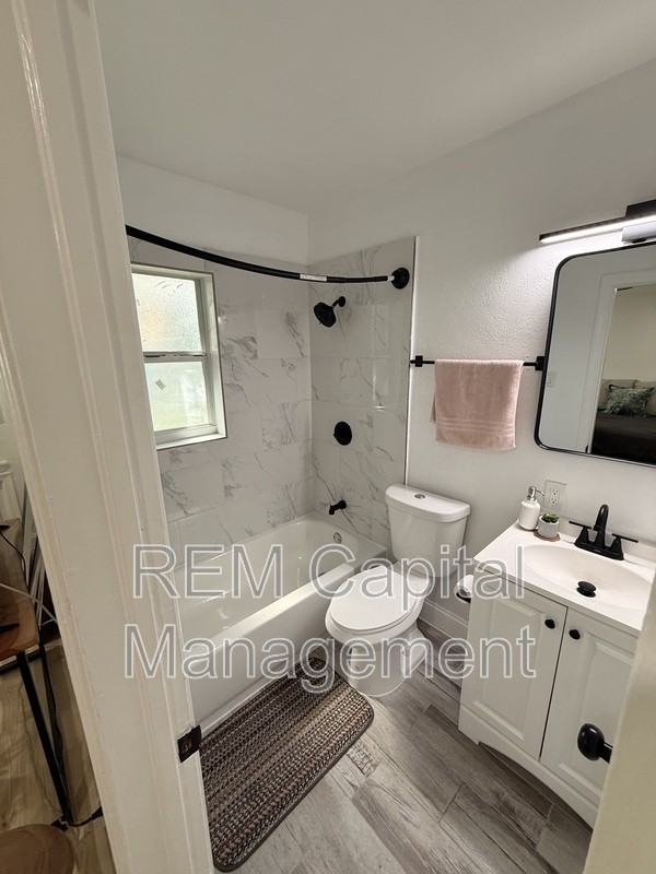 232 30th Ave N #C - Photo 5 of 5