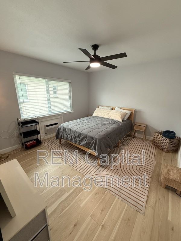 240 30th Ave N #D - Photo 4 of 7