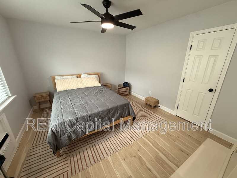 240 30th Ave N #D - Photo 5 of 7