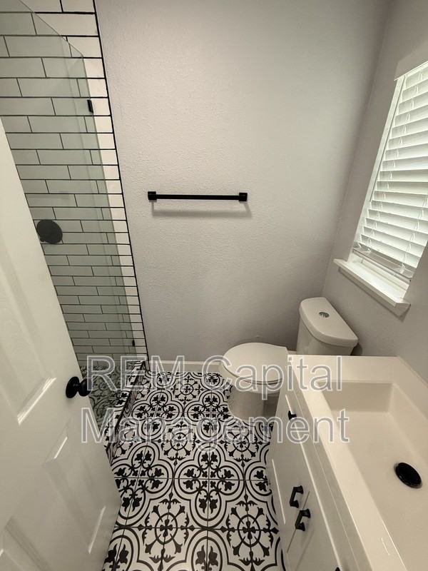 240 30th Ave N #D - Photo 6 of 7