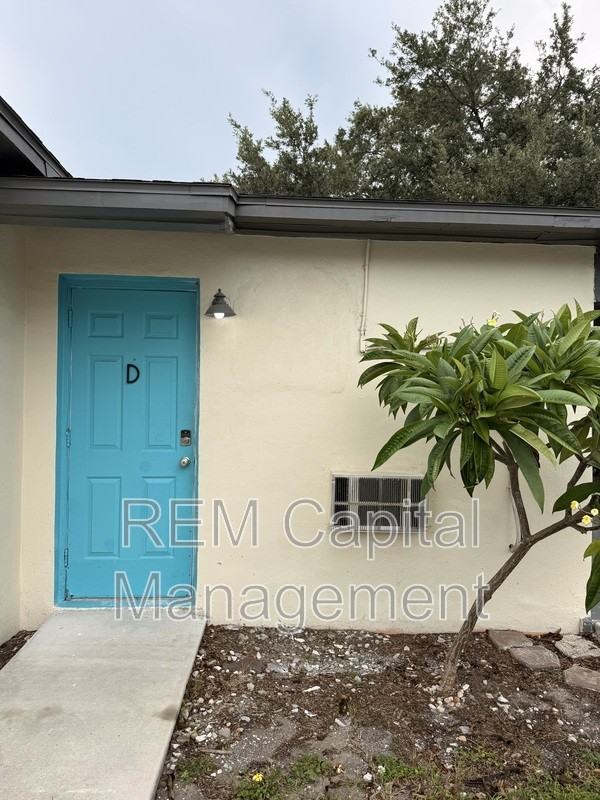 240 30th Ave N #D - Photo 7 of 7
