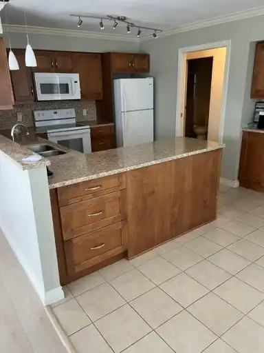 1655 Augusta Ave - Photo 3 of 21