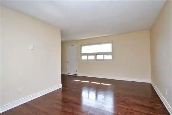118 Bloor St W #5 - Photo 2 of 6