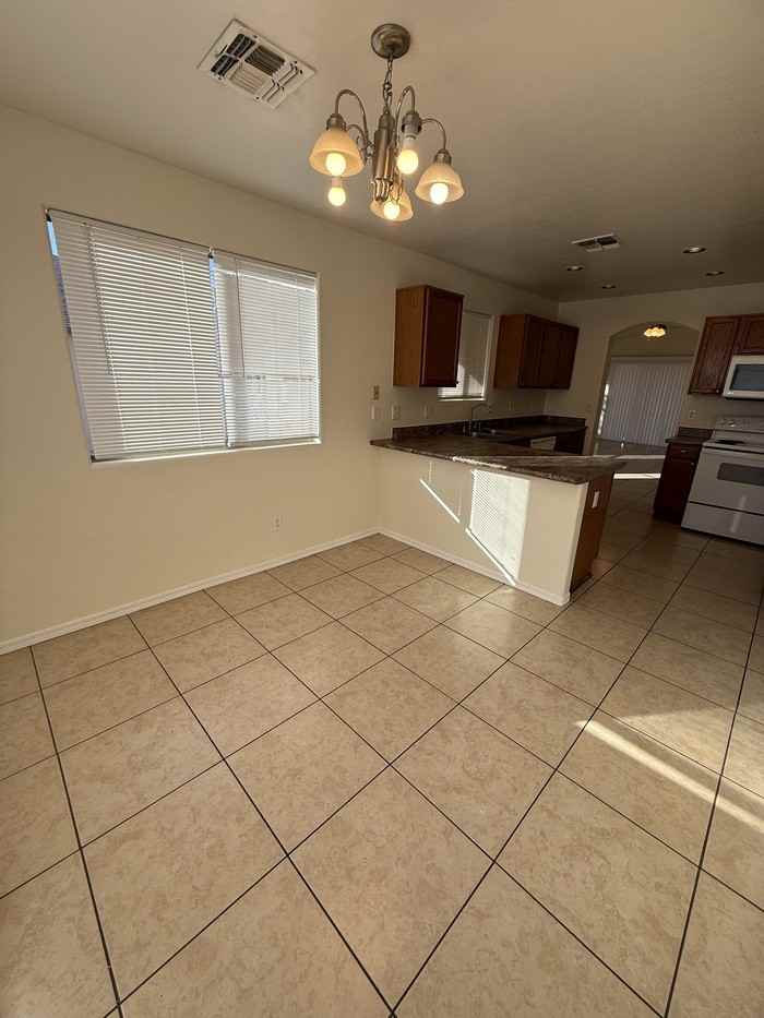 1284 W Laporte Ln - Photo 5 of 23