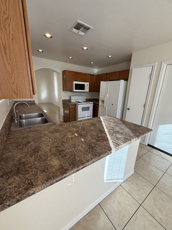 1284 W Laporte Ln - Photo 6 of 23