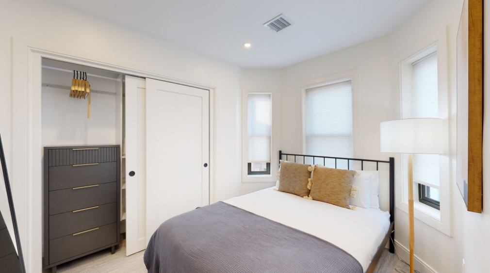 353 E 8th St #3 - Photo 3 of 20