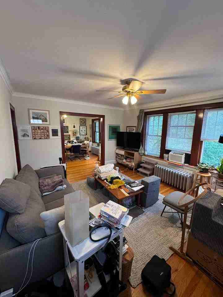 2219 W Montrose Ave #3 - Photo 4 of 13