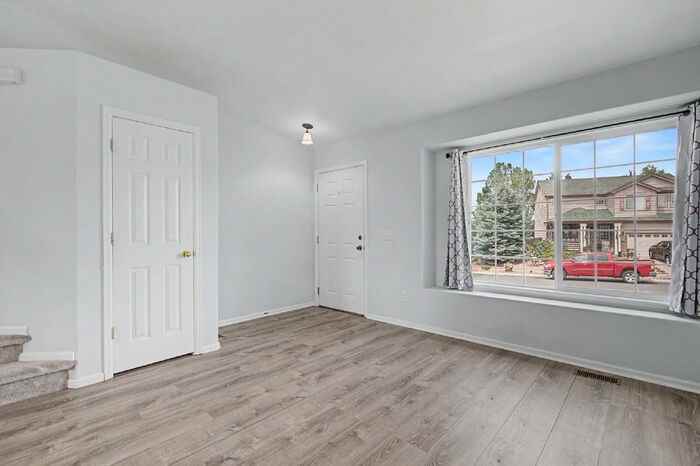 6991 Prairie Wind Dr - Photo 6 of 31