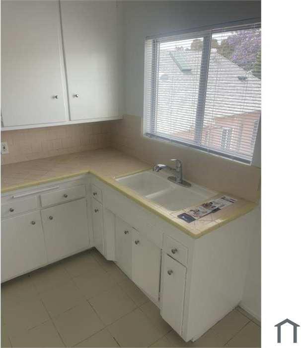 1360 W 38th St - Photo 2 of 7