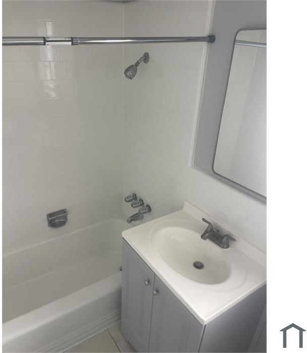 1360 W 38th St - Photo 3 of 7