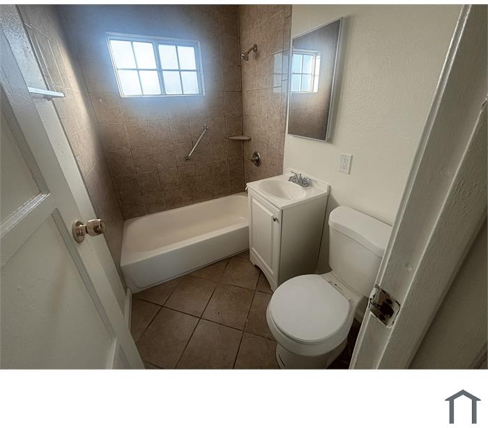 9562 Compton Ave #3 - Photo 4 of 7