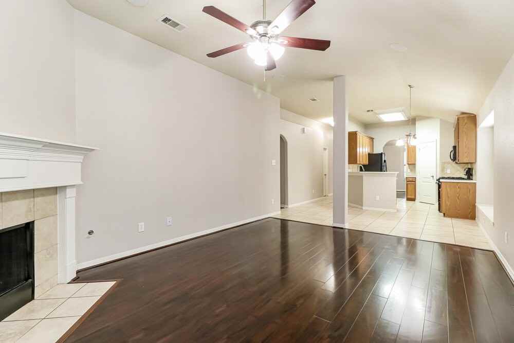 969 Oak Lynn Dr - Photo 4 of 16