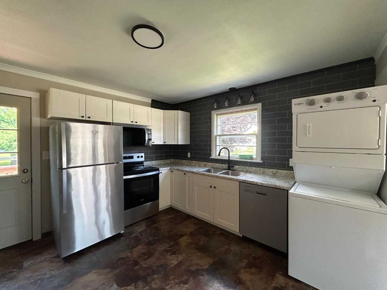 307 N Walnut St - Photo 2 of 11
