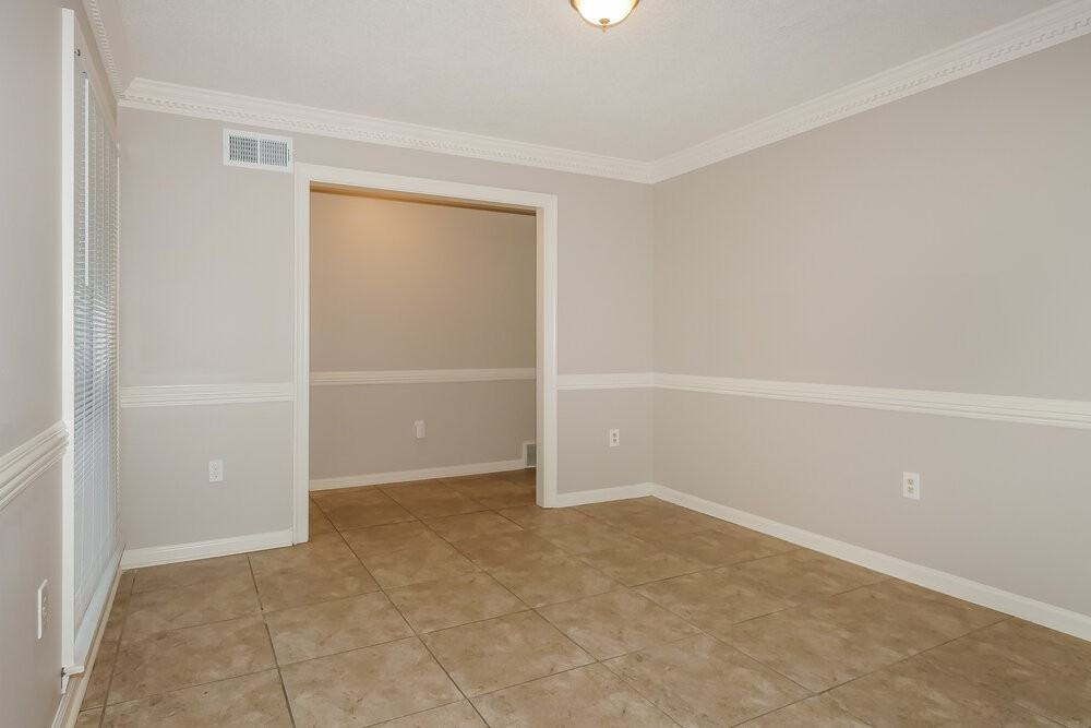 965 Hunters Point Dr - Photo 7 of 16