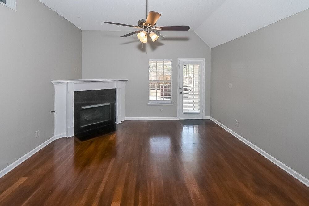 8531 Cross Point Dr - Photo 3 of 16