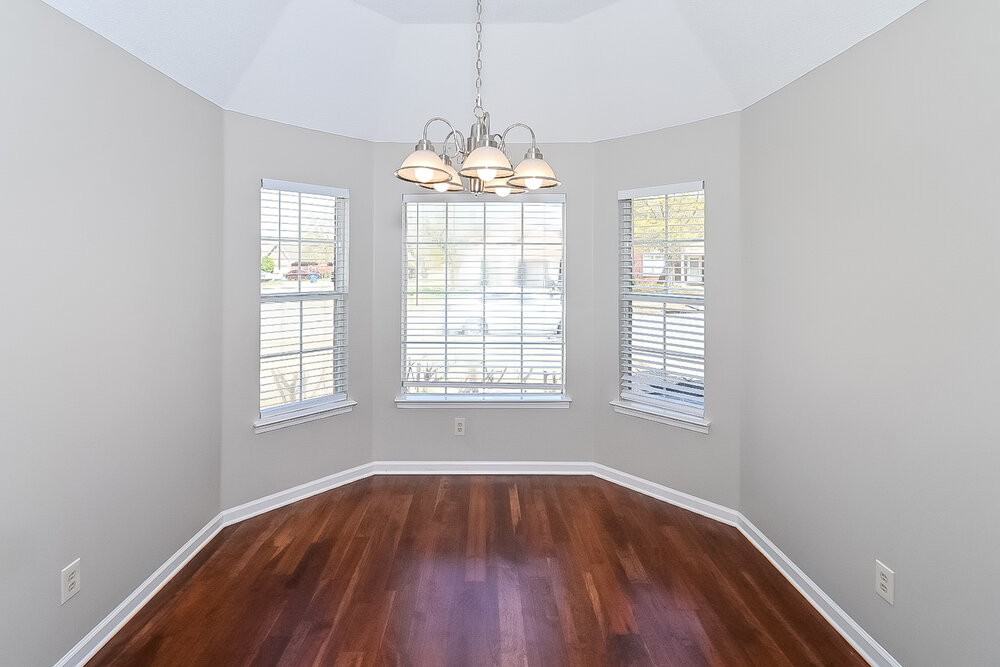 8531 Cross Point Dr - Photo 4 of 16